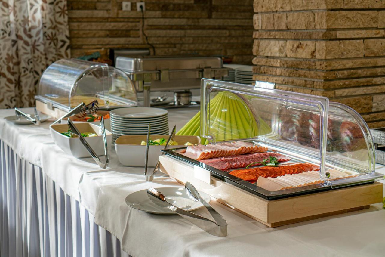 Ozoon Hotel Nyiregyhaza Ngoại thất bức ảnh