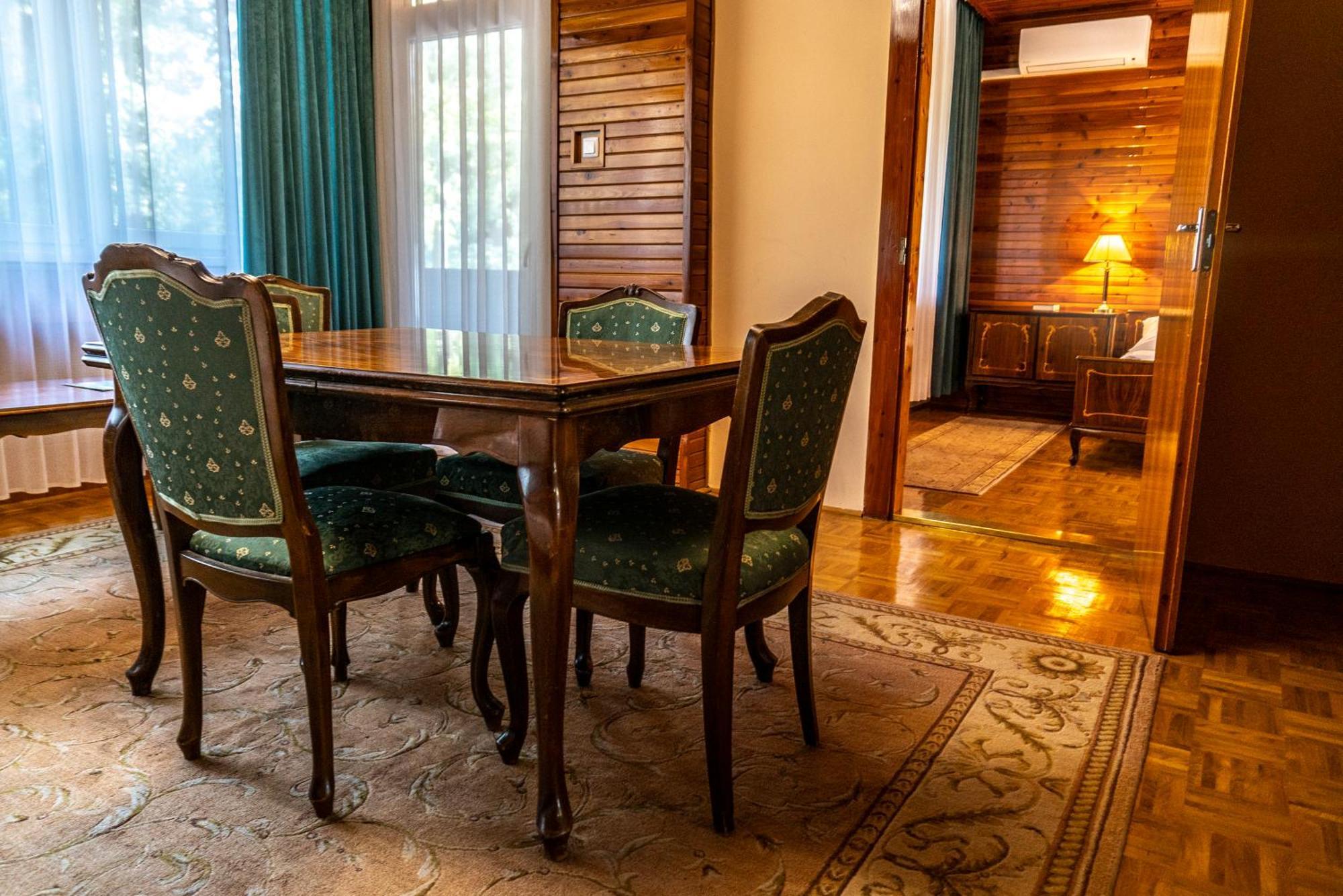 Ozoon Hotel Nyiregyhaza Ngoại thất bức ảnh