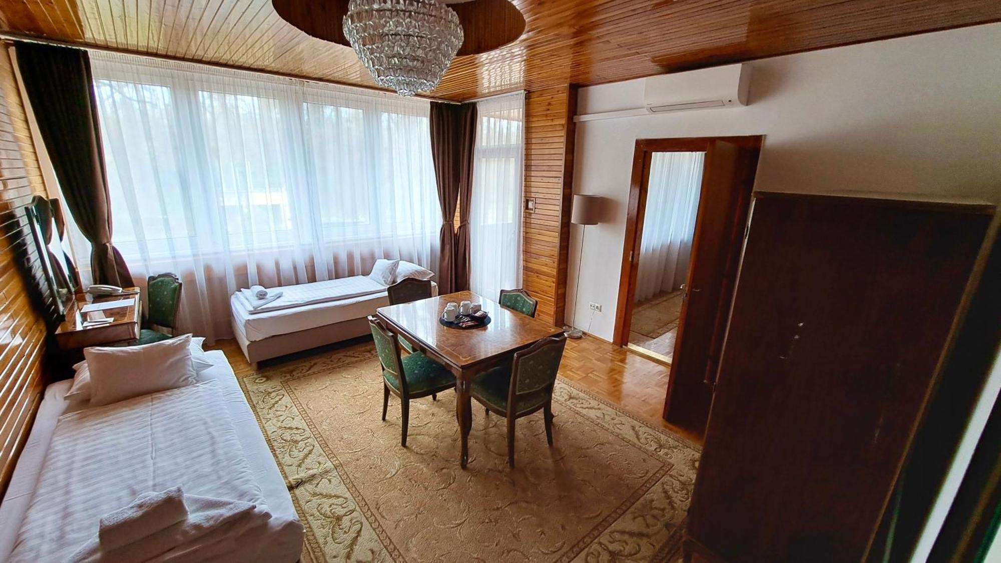 Ozoon Hotel Nyiregyhaza Ngoại thất bức ảnh