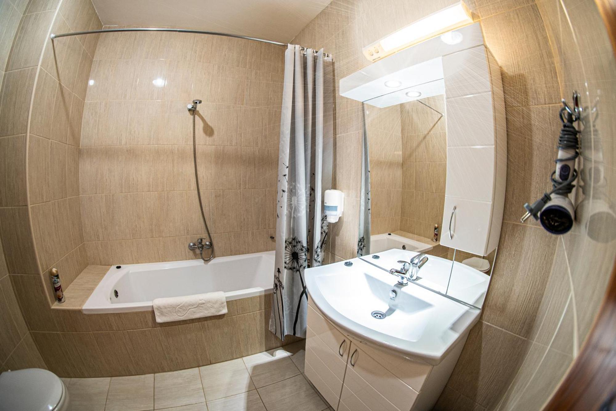 Ozoon Hotel Nyiregyhaza Ngoại thất bức ảnh