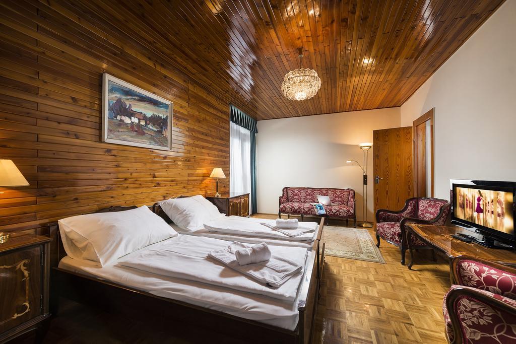 Ozoon Hotel Nyiregyhaza Ngoại thất bức ảnh